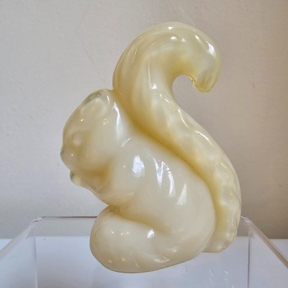 Boyd Art Glass Sammy the Squirrel Shasta White Cream Yellow Vintage 1989 2.75" - Picture 6 of 8
